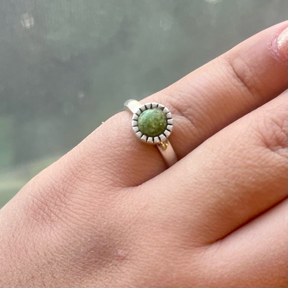 SOLD Vintage Sterling silver crushed green turquoise cobochon ring size 5 - Picture 1 of 3
